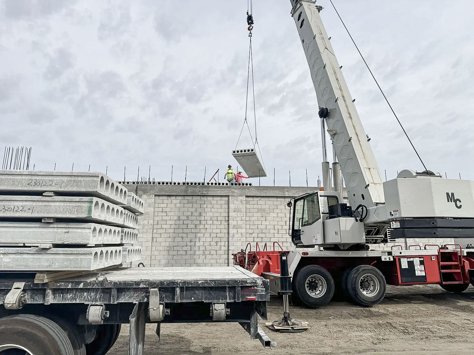 Crane placing structural components on an Ameriteam commercial jobsite